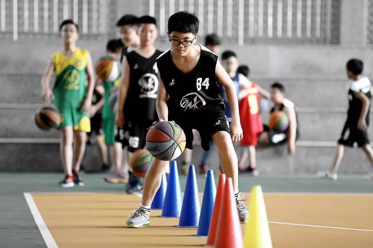 哪里有针对青少年的篮球训练计划_0